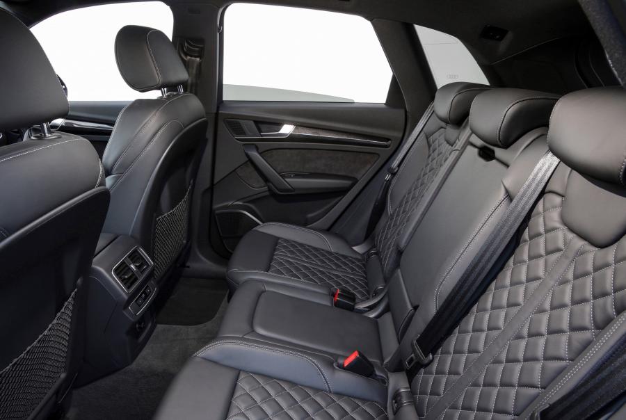 Интерьер Audi SQ5 3.0 TFSI 2017 года  (AU) (фото 32 из 40)